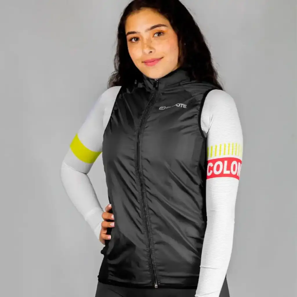 CHALECO-ROMPEVIENTOS-DE-CICLISMO-NEGRO-MUJER-DETALLE-2