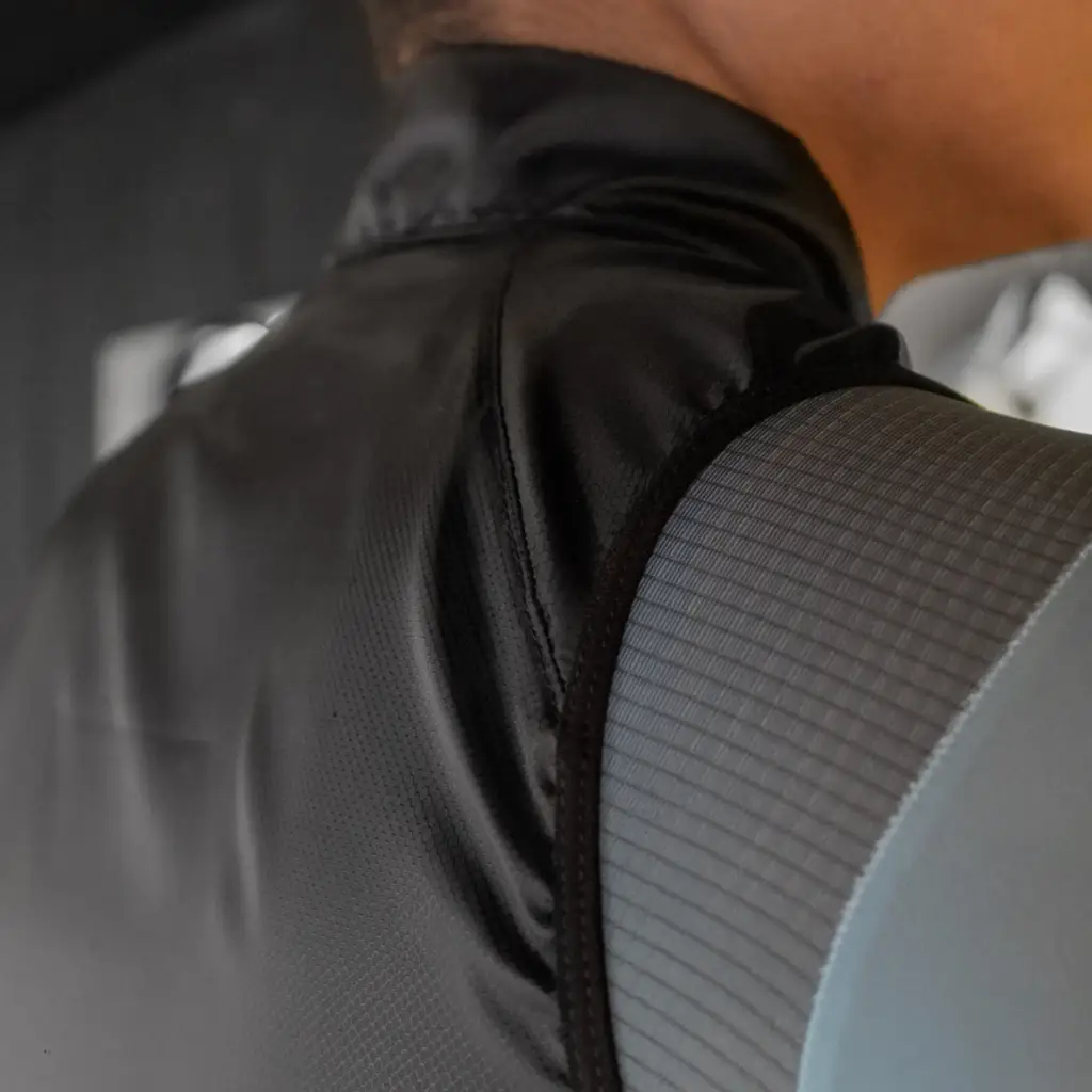 Chalero-Rompevientos-De-Ciclismo-Negro-Detalle