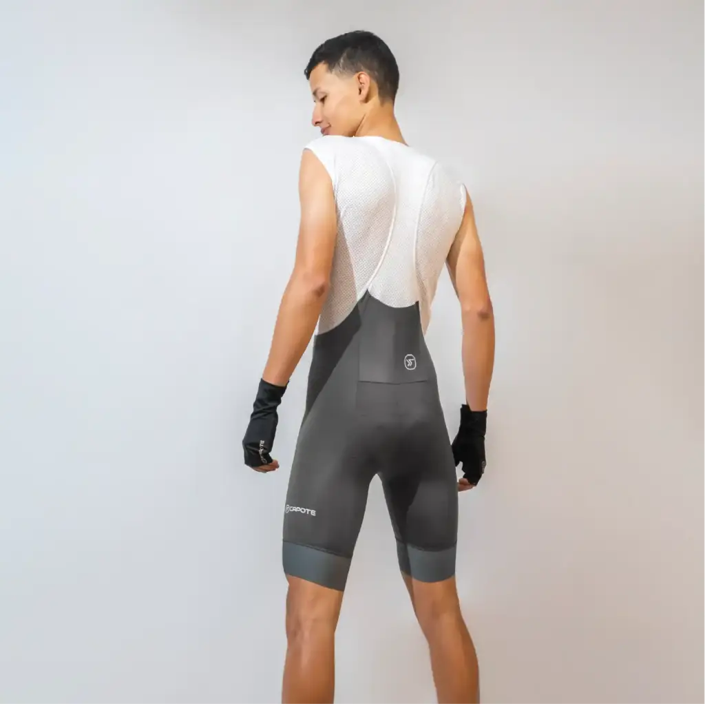 LICRA-DE-CICLISMO-CORTA-COLOR-GRIS-PREMIUM-PLUS-CAPOTE-HOMBRE-ESPALDA