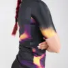 3. JERSEY DE CICLISMO NEBULA ECLIPSE – CAPOTE – MANGA CORTA – MUJER – LATERAL