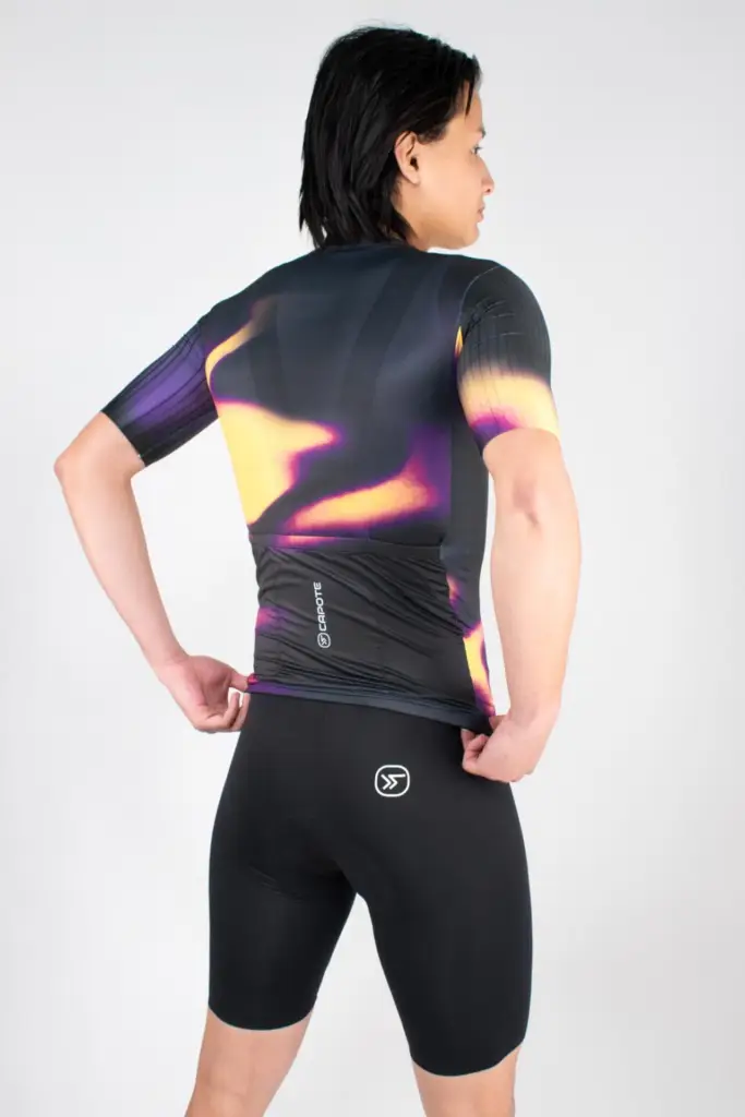 6. JERSEY DE CICLISMO NEBULA ECLIPSE – CAPOTE – MANGA CORTA – HOMBRE – ESPALDA