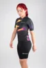 6. JERSEY DE CICLISMO NEBULA ECLIPSE – CAPOTE – MANGA CORTA – MUJER – LATERAL