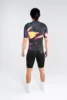 7. JERSEY DE CICLISMO NEBULA ECLIPSE – CAPOTE – MANGA CORTA – HOMBRE – ESPALDA