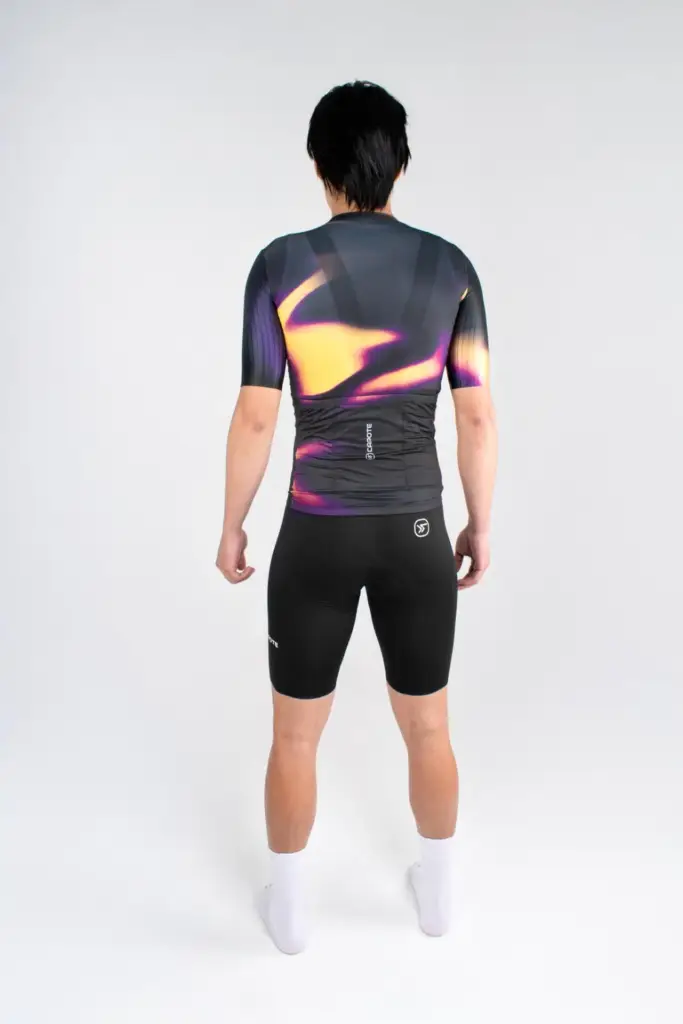 7. JERSEY DE CICLISMO NEBULA ECLIPSE – CAPOTE – MANGA CORTA – HOMBRE – ESPALDA