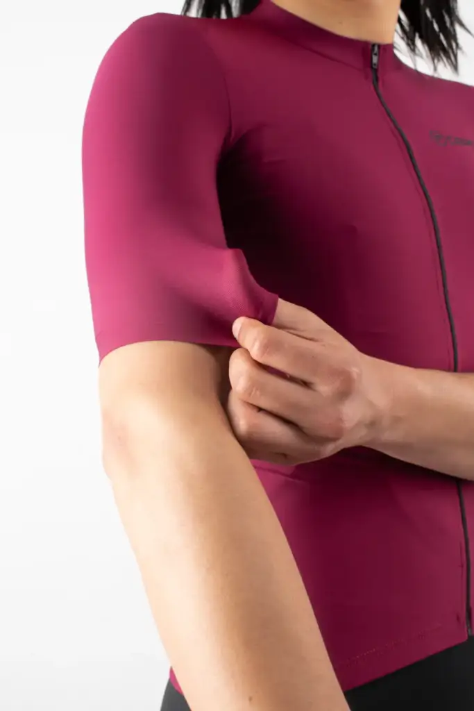 3-JERSEY-DE-CICLISMO-PURPLE-CAPOTE-HOMBRE.webp